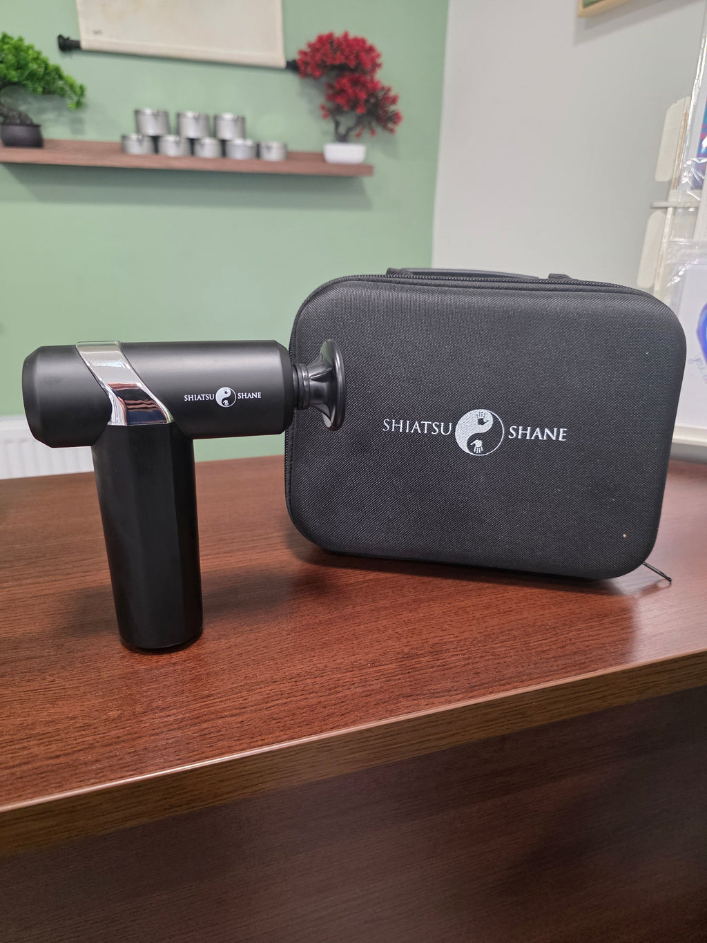 shiatsu shane hot\cold massage gun